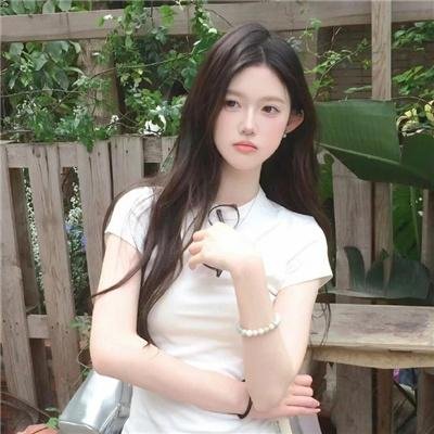 赤裸并存在著